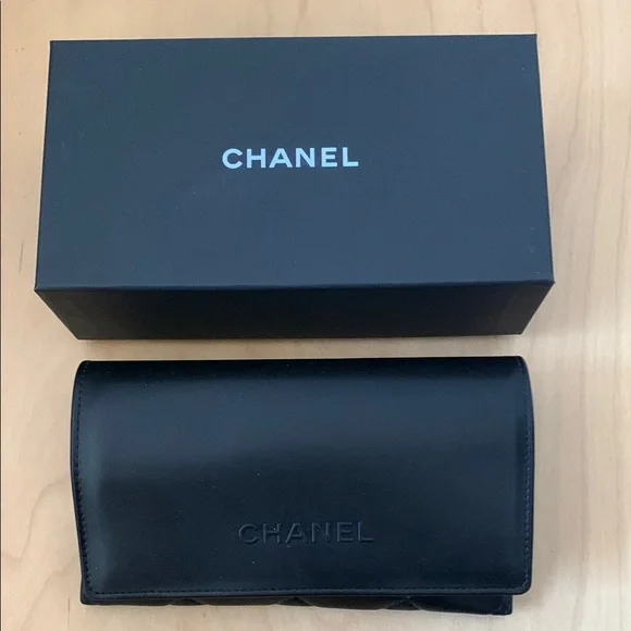CHANEL | Accessories | Chanel Classic Black Leather Sunglass  display picture 3